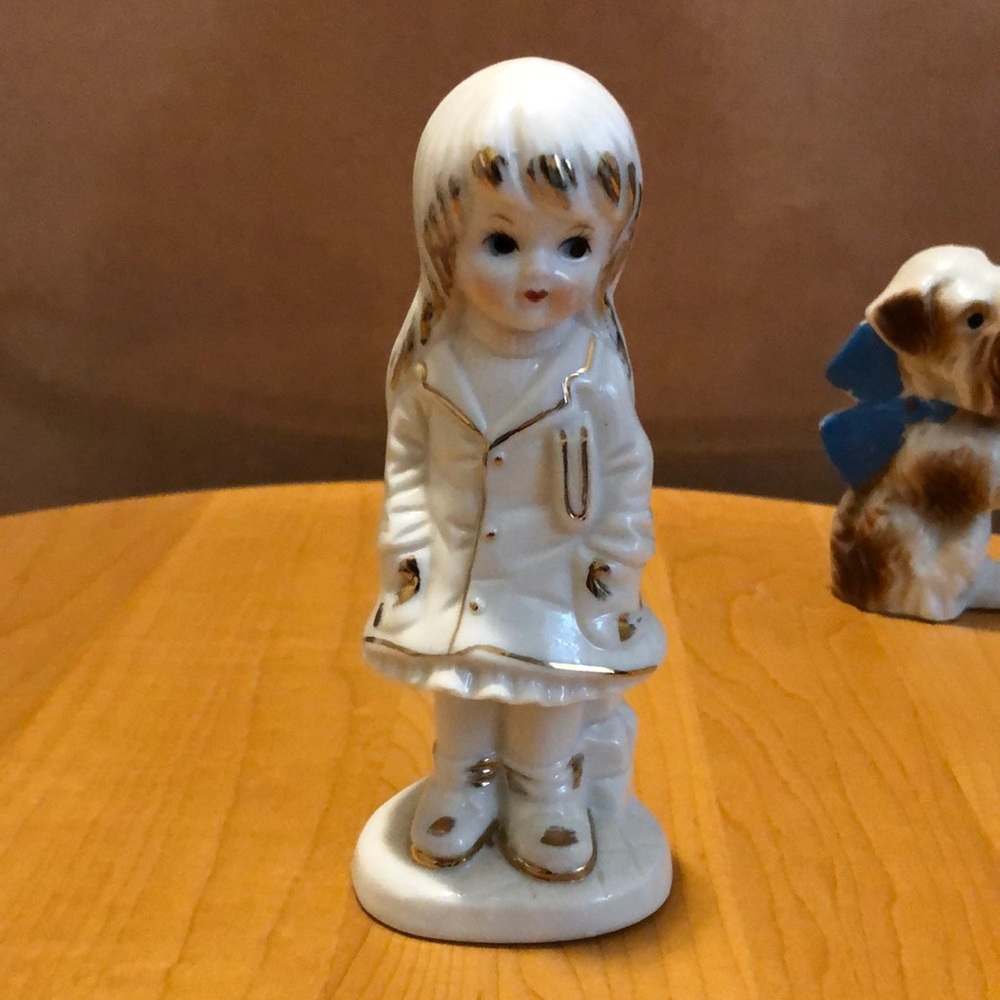 Ceramic Figurine Winter Wonder Girl 5"